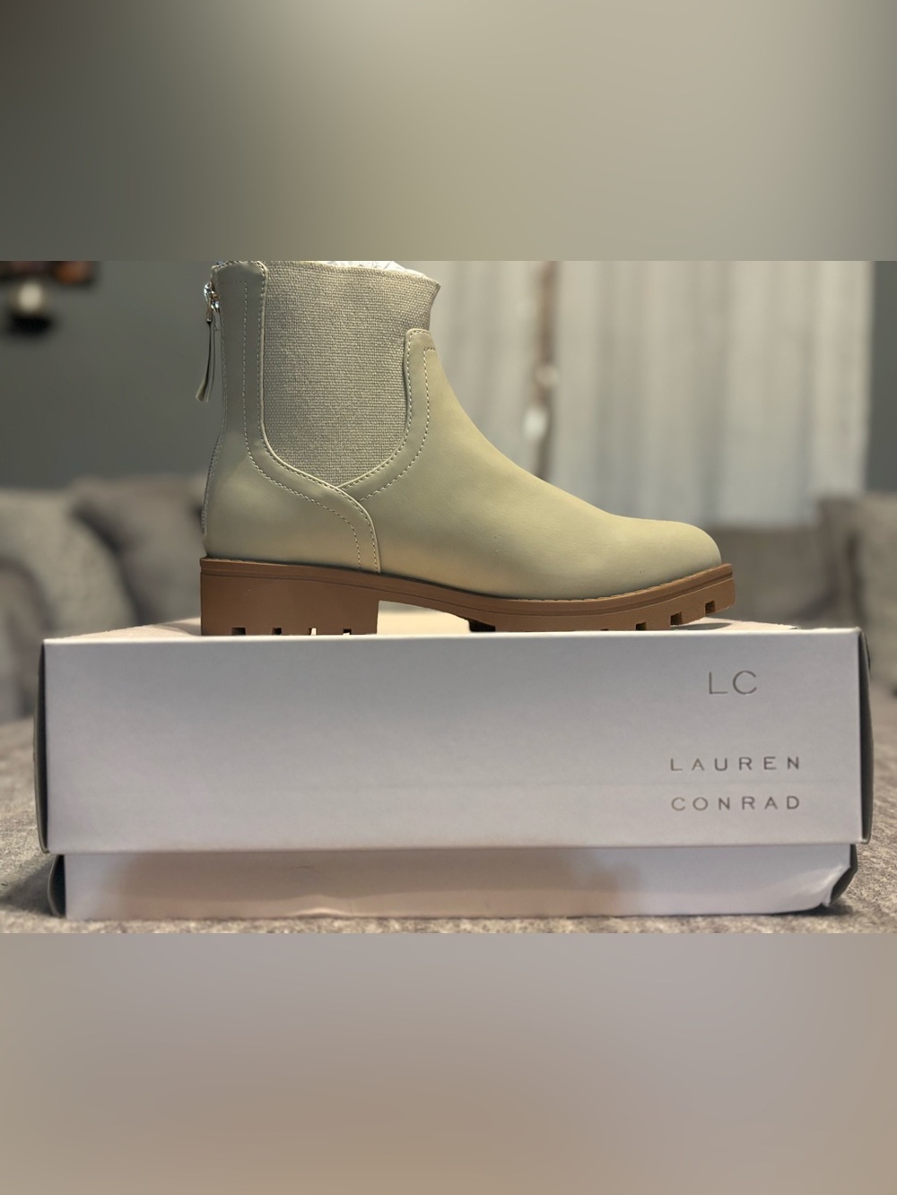 LC Lauren Conrad Chest Crepe Women’s Chelsea Boots Taupe Size 6.5 New